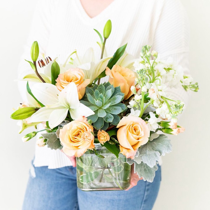 Grab flowers for Mother's Day Now with 20% Off Sitewide!